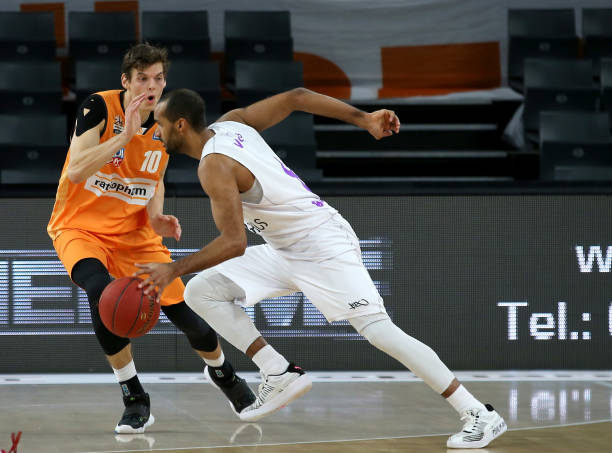 表现奠定了 表现奠定了